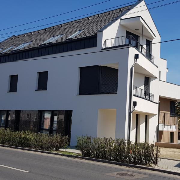 Móvár, Kossuth utca 16 társasház